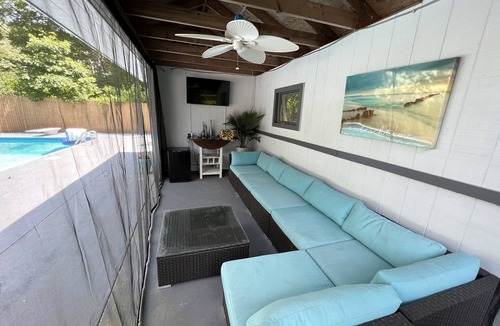 South Kingstown House | Saltwater Pool, Completely Private, 10 minutes to beaches, 15 minutes to Newport