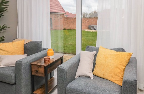 Morpeth Cottage | SANCTUARY VIEW, pet friendly, with hot tub in Morpeth