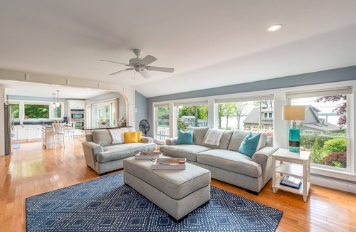 Mid-Coast and Islands House | Sand Dollar - Dog-friendly, Steps to the Ocean, Stunning Sunsets