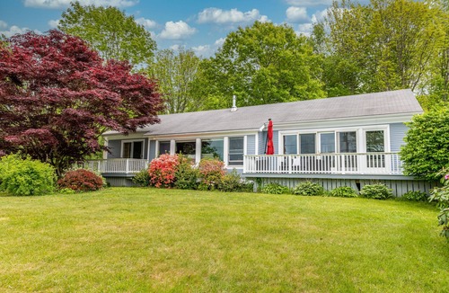 Mid-Coast and Islands House | Sand Dollar - Dog-friendly, Steps to the Ocean, Stunning Sunsets