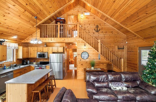 Wisconsin Dells Cabin | Sand Rock Lodge, Fire Pit, 3bd, 2bth sleeps 10