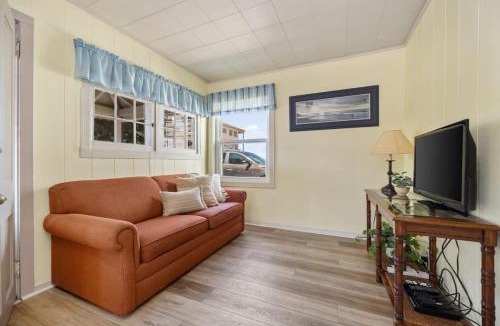 Traverse City Apartment | Sandbar Cottage 4 . Sandbar Cottage 4