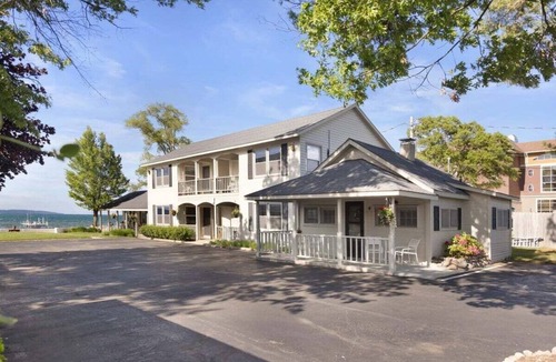 Traverse City Apartment | Sandbar Cottage 4 . Sandbar Cottage 4