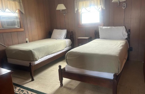 York Beach Hotel | Sands By The Sea Motel