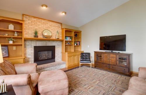 Alexandria House | Sandy Beach Family Getaway w/Fire Pit & Deck!