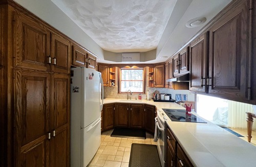 Traverse City House | Sandy Beach on West Grand Traverse Bay. Dog ok. Fire pit, kayaks. AC