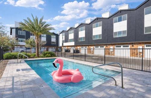 Camelback East House | Sapphire Leaf- Luxury 3BR- Pool, King Beds, Spacious, Quiet, Garage, Close to Airport and OldTown