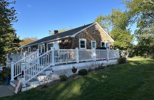 Snug Harbor House | Sat. to Sat. rental.2 blocks to marinas,5 min walk to beach and O Bar,15 to Newp