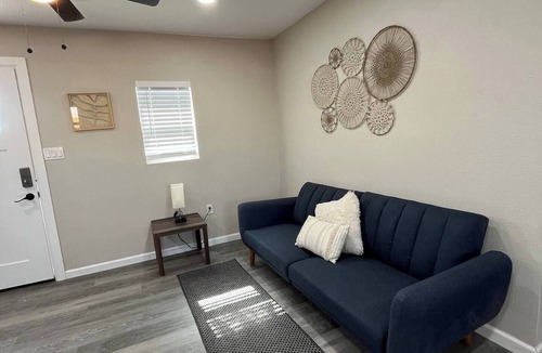 Sawmill Area Apartment | Sawmill District - Modern Apt Yard, King Bed, W/D