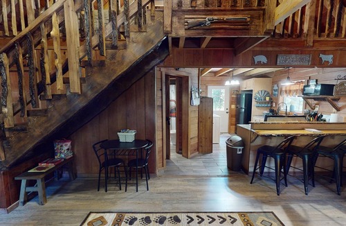 Keslers Cross Lanes Cabin | Sawmill Retreat located near Summersville Lake/Gauley River with hot tub