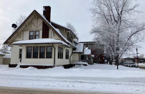 Galveston House | Sax Zim Bog Lodge Hibbing Downtown Home - Located Downtown Hibbing