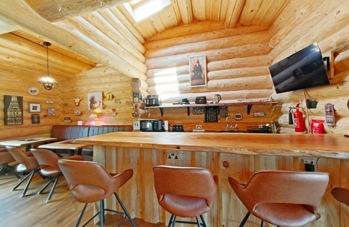 Crook Cabin | Scandinavian Luxury Log Cabin Sleeps 6, Hot Tub, Durham & Bishop Auckland
