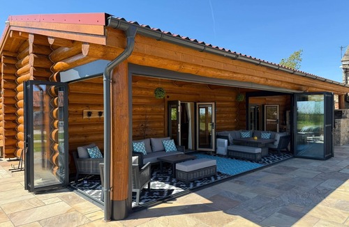 Crook Cabin | Scandinavian Luxury Log Cabin Sleeps 6, Hot Tub, Durham & Bishop Auckland