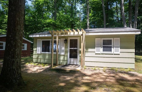Muskegon Cottage | Scenic Drive Resort - Cabin #2