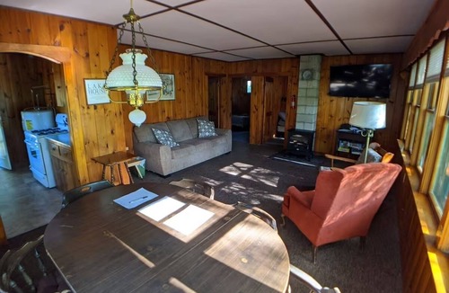 Raymond Cottage | Scenic Hideaway with Stunning Lake Views and Beach Access