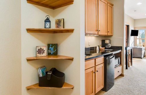 Three Lakes Condo | Scenic lakefront condo with pool, hot tub, gym & central AC