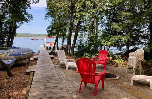 Arcadia House | Schoolhouse Lake Retreat with Free Pontoon