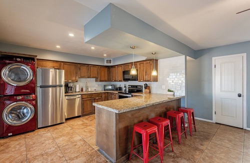 Scottsdale Estates Six House | Scottsdale Arizona - Pool, Hot Tub, & Mini Golf! Perfect for family and groups!