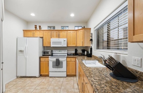 South Scottsdale Condo | Scottsdale Silverado Golf retreat w/Hot Tub, Pool