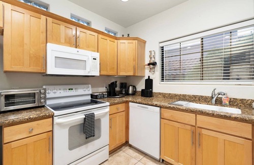 South Scottsdale Condo | Scottsdale Silverado Golf retreat w/Hot Tub, Pool
