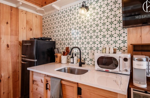 New Plymouth Cabin | Scouts Cottage - Pickleball Court, Hot Tub, Trails
