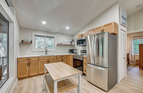 Tolland House | Screened Porch w/Lake View! Tolland Family Haven