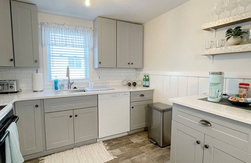 Hampton Cottage | Sea Breeze Cottage - newly renovated - sleeps 6