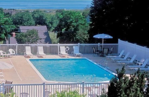 Gloucester Hotel | Sea Lion Motel and Cottages