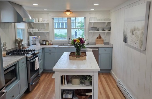 Scarborough Cottage | Sea Rose Cottage- 4-bedroom cottage with Bunkhouse, Walk to Pine Point Beach
