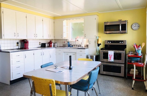 Port Clyde House | Sea Sparkle Sunny Coastal Cottage with Artist Studio and Panoramic Ocean Views