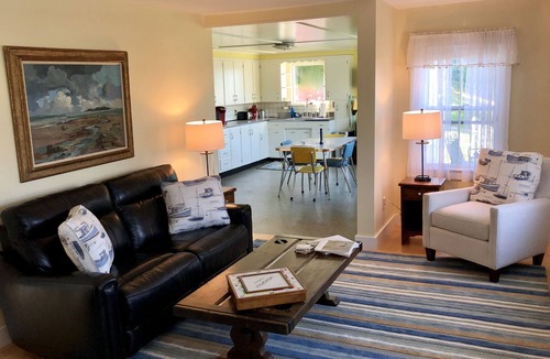 Port Clyde House | Sea Sparkle Sunny Coastal Cottage with Artist Studio and Panoramic Ocean Views