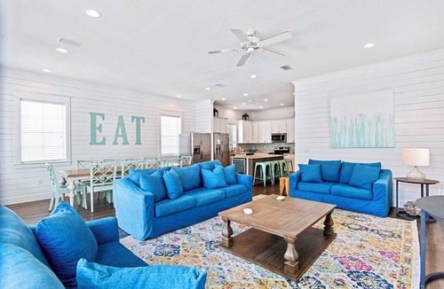 Miramar Beach House | Sea Splash: Private heated pool, Free golf cart, 2min to beach, Game room, Bunks