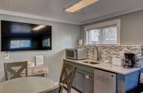 Seagrove Beach House | Sea Vous Play, 5br, Steps to the beach and Seaside, Private Pool, Pet Friendly,