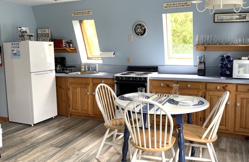 Spruce Head Apartment | Seabreeze Cove “Boat house” Waterfront Apartment