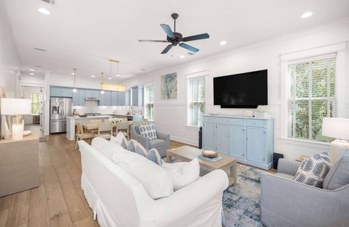 Greenway Park House | Seagrove Escape with Pool, Near Seaside