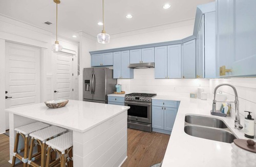 Greenway Park House | Seagrove Escape with Pool, Near Seaside