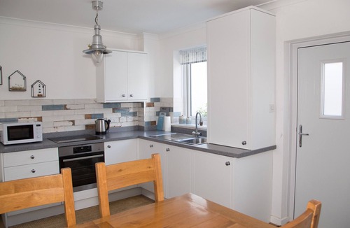 Amble Cottage | SEASHELL COTTAGE, pet friendly, country holiday cottage in Amble