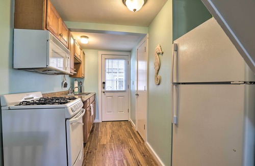 Salisbury Beach Condo | Seaside Escape w/Porch + Direct Beach Access