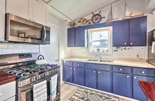 Matunuck Cottage | Seaside SK Getaway: Steps to Matunuck Beach!