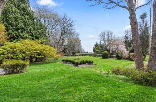 Dartmouth House | Seathrift Estate, on the Padanaram Harbour