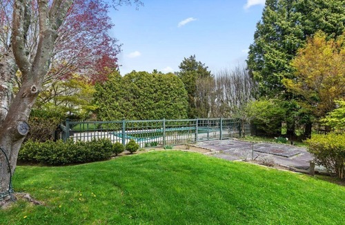 Dartmouth House | Seathrift Estate, on the Padanaram Harbour