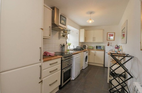 Lochgilphead Cottage | SEAVIEW-BARSLOISNACH COTTAGE with Beach Access
