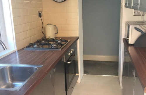 Tynemouth Apartment | Seaview Tynemouth Apartment and Parking. Pet friendly!