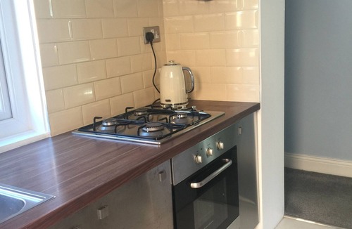 Tynemouth Apartment | Seaview Tynemouth Apartment and Parking. Pet friendly!