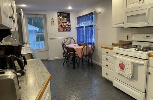 Wells Bed & Breakfast | Seawalk Apartments on Ogunquit line