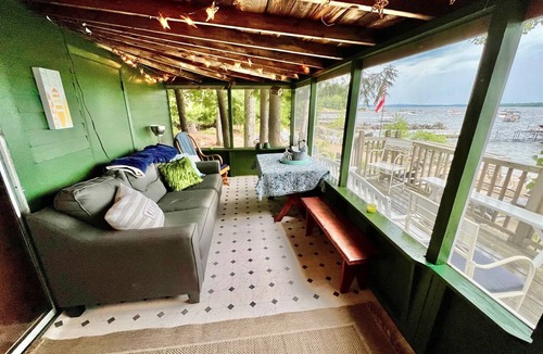 Standish Cottage | SEBAGO LAKE SHOREFRONT. MONDAY - FRIDAY RENTAL. SECLUDED BUT CLOSE TO DOWNTOWN.