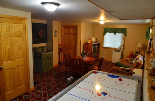 Naples House | Sebago Waterfront Naples Maine-Dog Friendly-Sleeps 10
