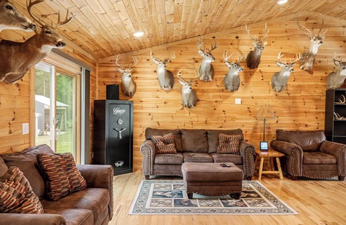Mayfield House | 🦌 Secluded 2BDR Deer Haven near Horse Shows by the Bay ➠ 10000!