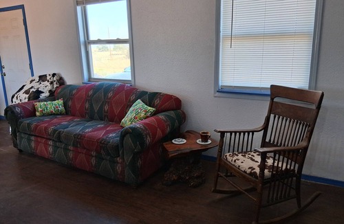 Flomot House | Secluded 3-bedroom farmhouse with AC near Caprock Canyon State