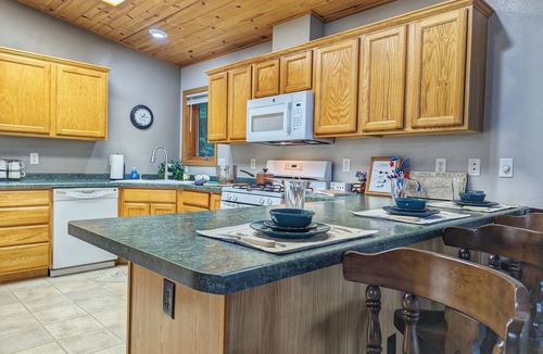 Mosinee House | Secluded 3BR, 2BA ,¼ Mile Off Road , Starry Skies & Wildlife Views